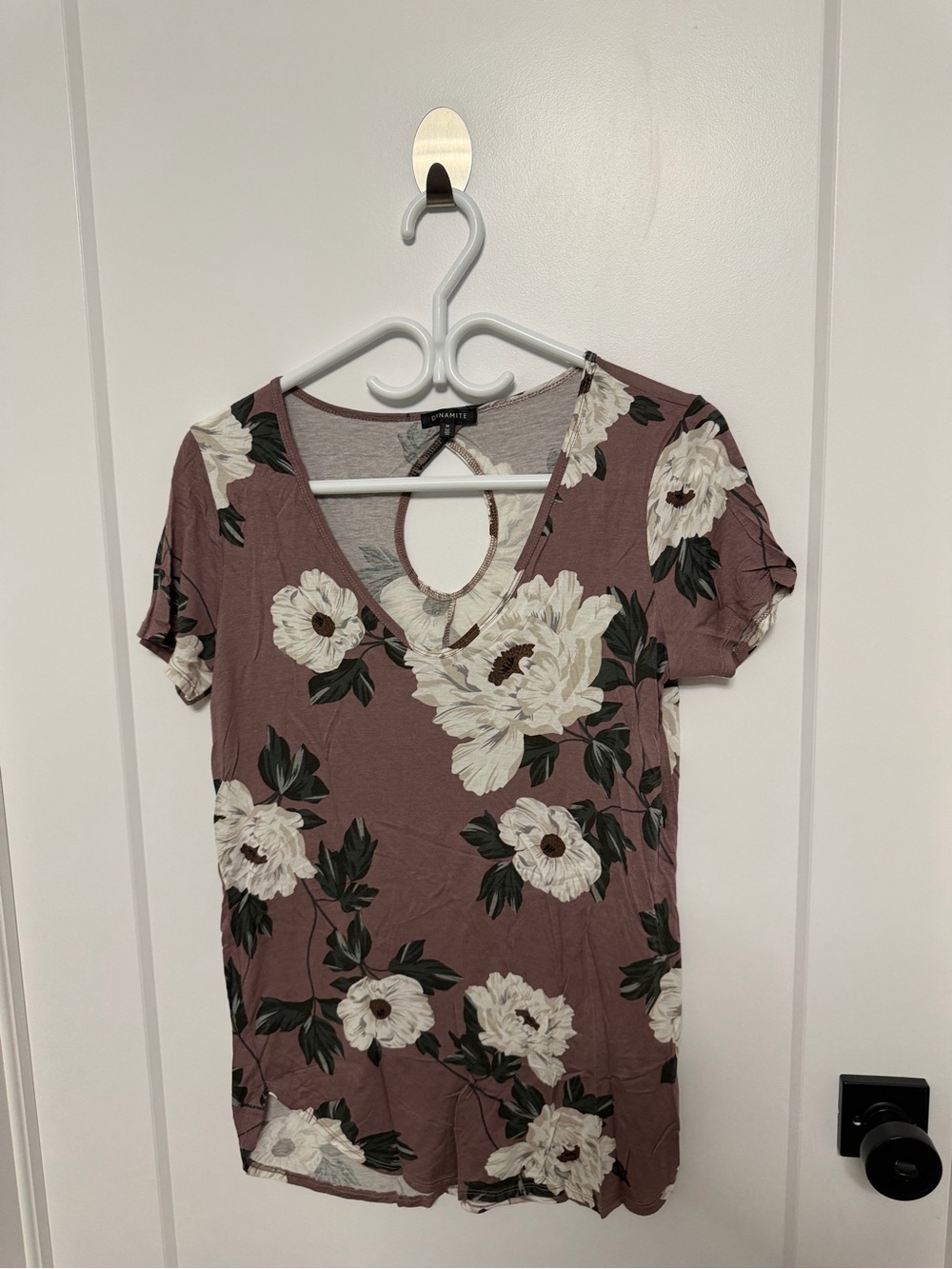 Dynamite Mauve Floral V-Neck Short Sleeve Top